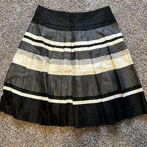 H&M black white gray striped pleated skirt